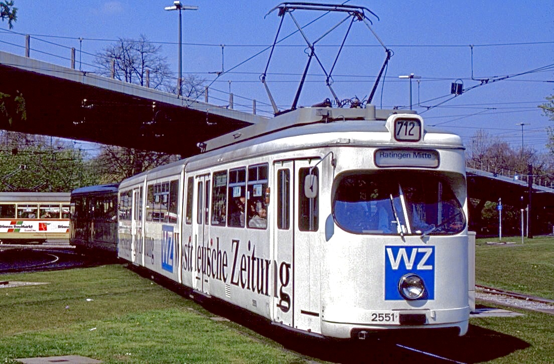 Düsseldorf 2551 + 1665, Jan Wellem Platz, 19.04.1994.
