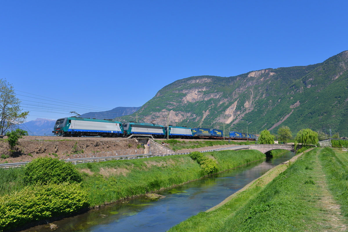 E 412 019 + E 405 005 + E 412 004 mit einem KLV am 20.04.2017 bei Ora. 