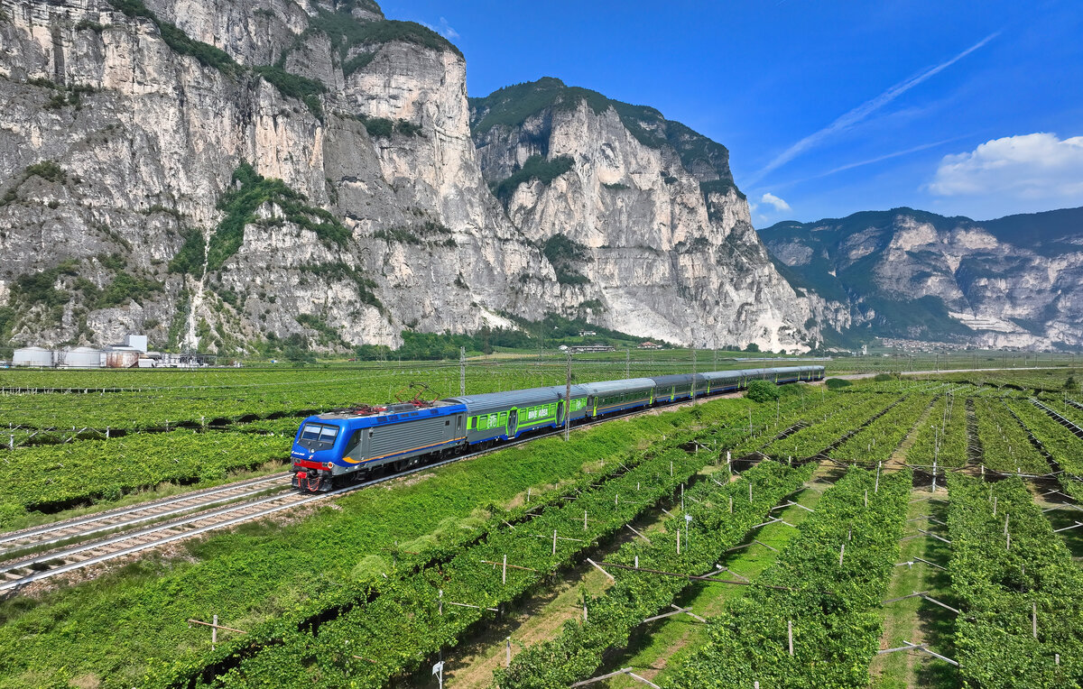 E 464 682 mit einem R am 28.08.2024 bei Mezzocorona.