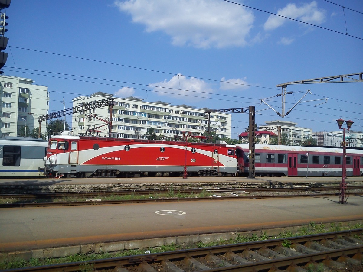 E-Lok 477-888-8 am 10.06.2014 im bukarester Nordbahnhof