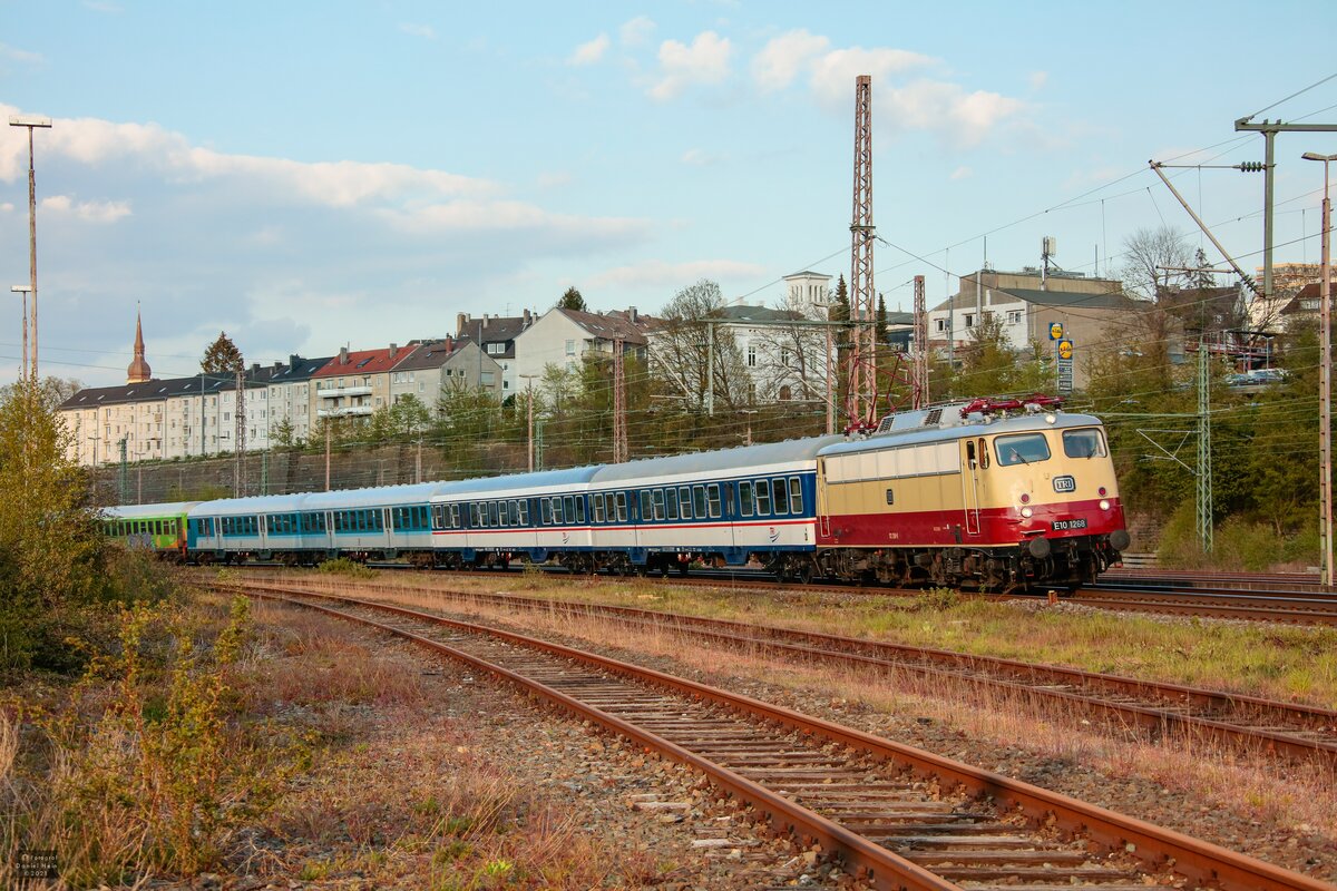 E10 1268 TRI mit Wagenüberführung in Wuppertal, Mai 2021.