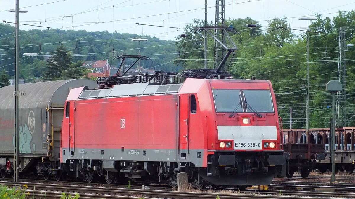 E186 338-0 am Saarbrücker Güterbahnhof den 14.06.2015