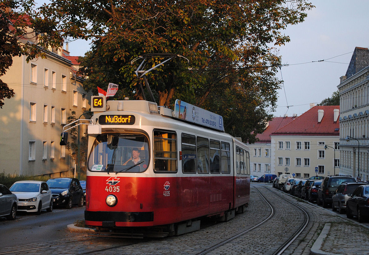 E2 4035 + c5 1435 in der Zahnradbahnstraße kurz vor der Endstelle Nußdorf. (04.10.2014)