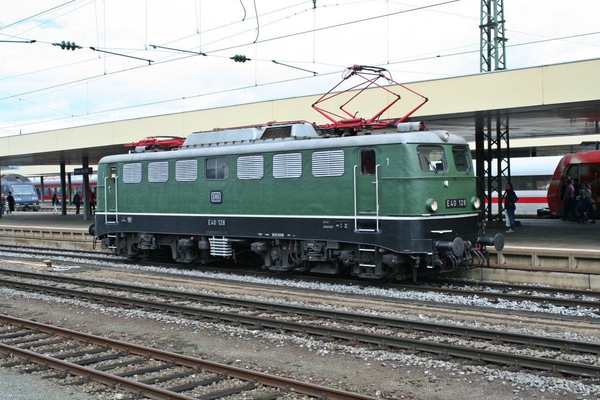 E40 128 am Nachmittag des 15.09.13 beim Bahnhofsfest vom Badischen Bahnhof in Basel ausgestellt auf Gleis 2.