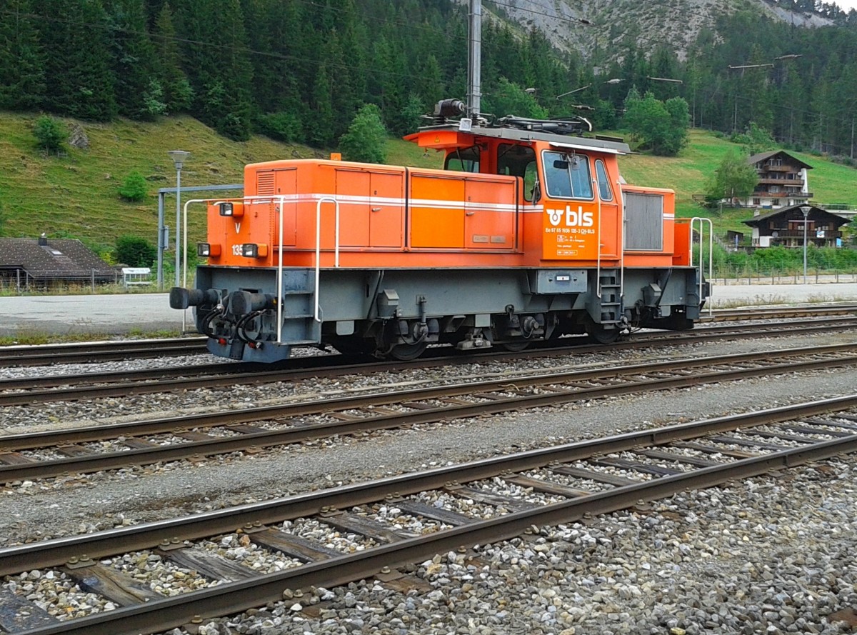 Ee 936 135-3 am 23.7.2015 im Bahnhof Kandersteg.