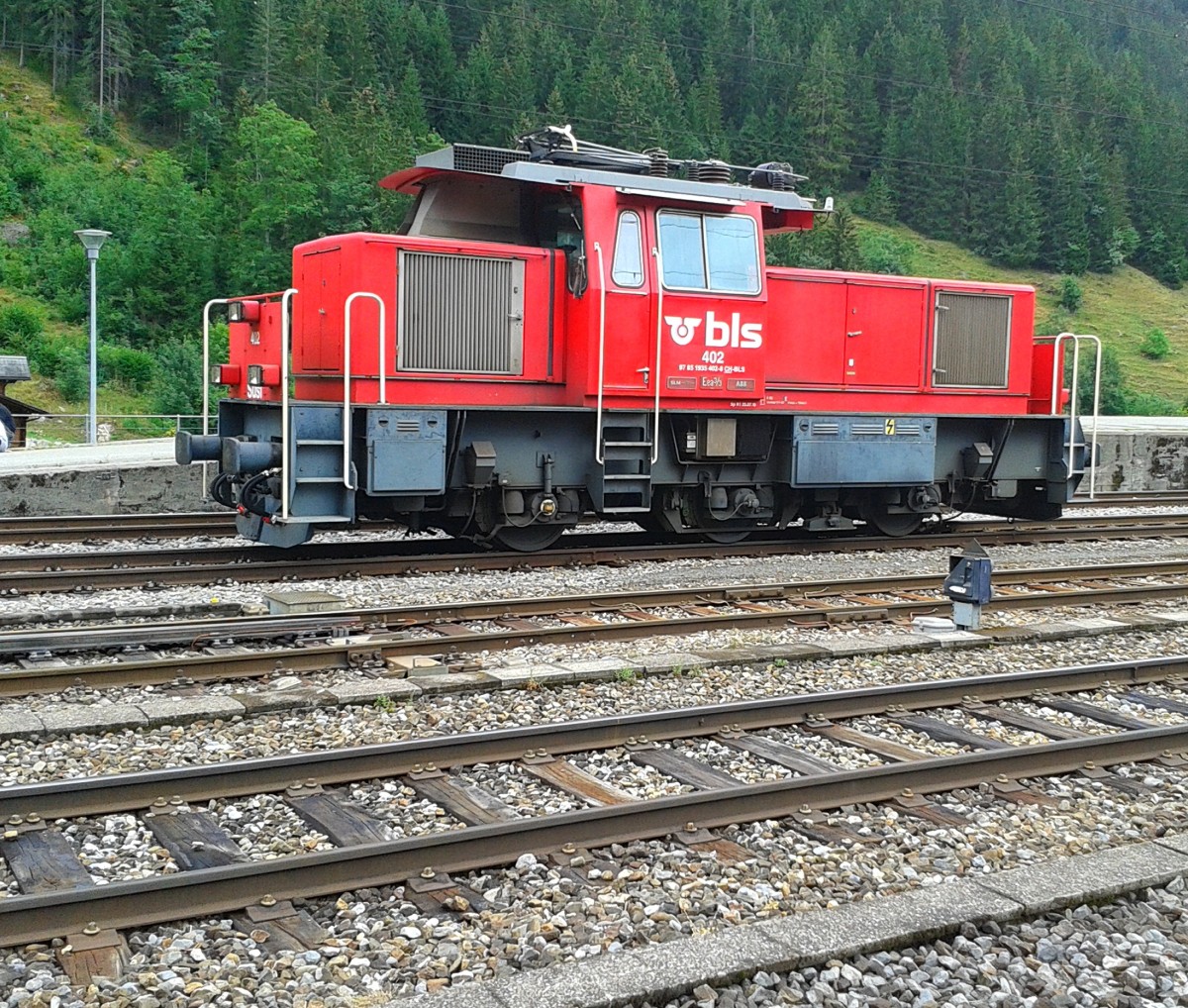 Eea 3/3 402-8 am 23.7.2015 im Bahnhof Kandersteg.