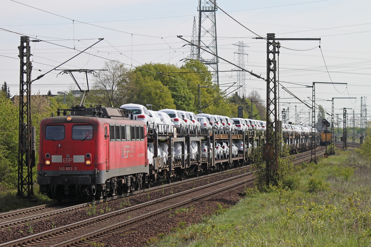 EGP 140 853 fuhr am 17.4.14 mit einem Autozug durch Ahlten.