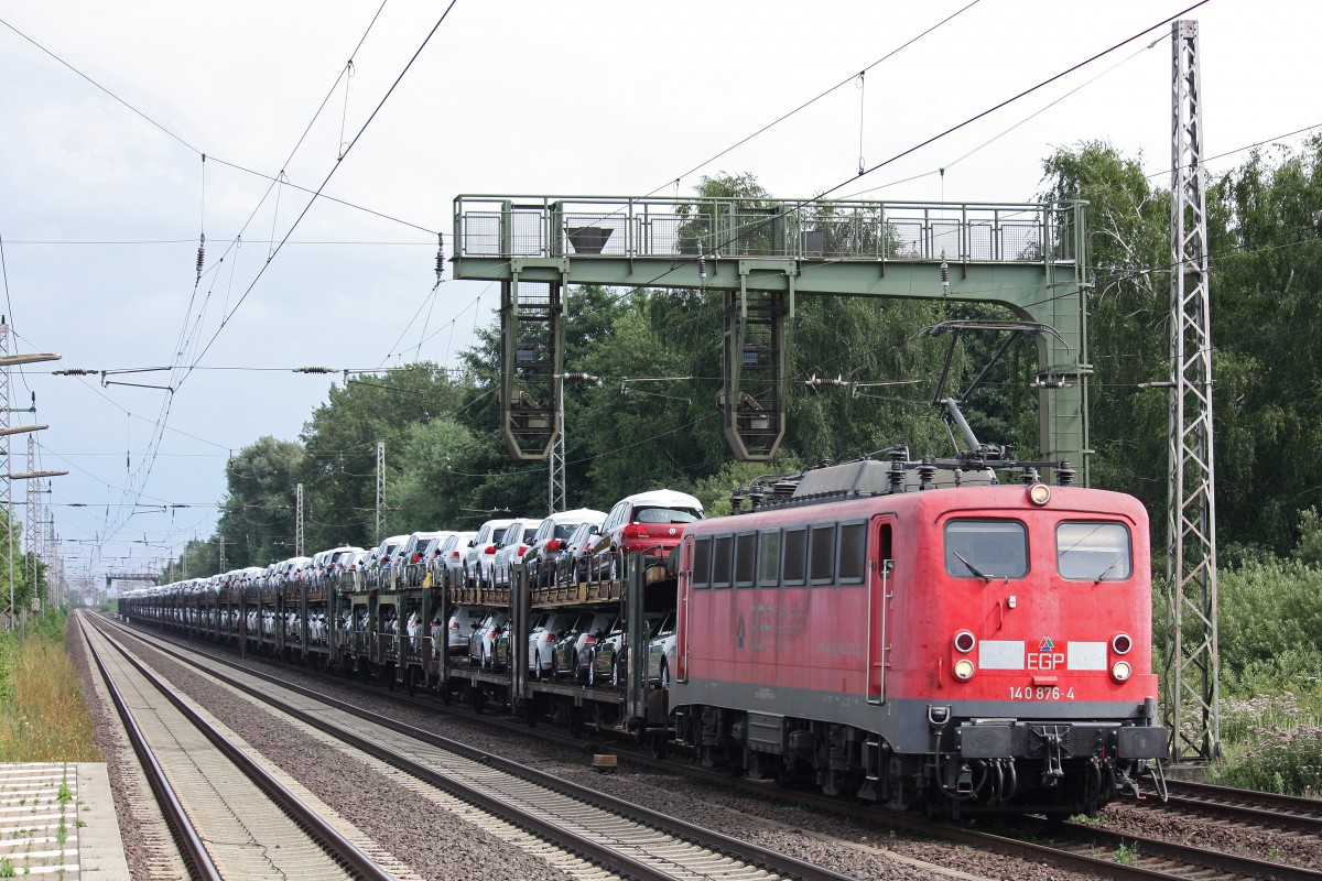 EGP 140 876 am 8.8.13 mit einem Autozug in Dedensen-Gümmer.