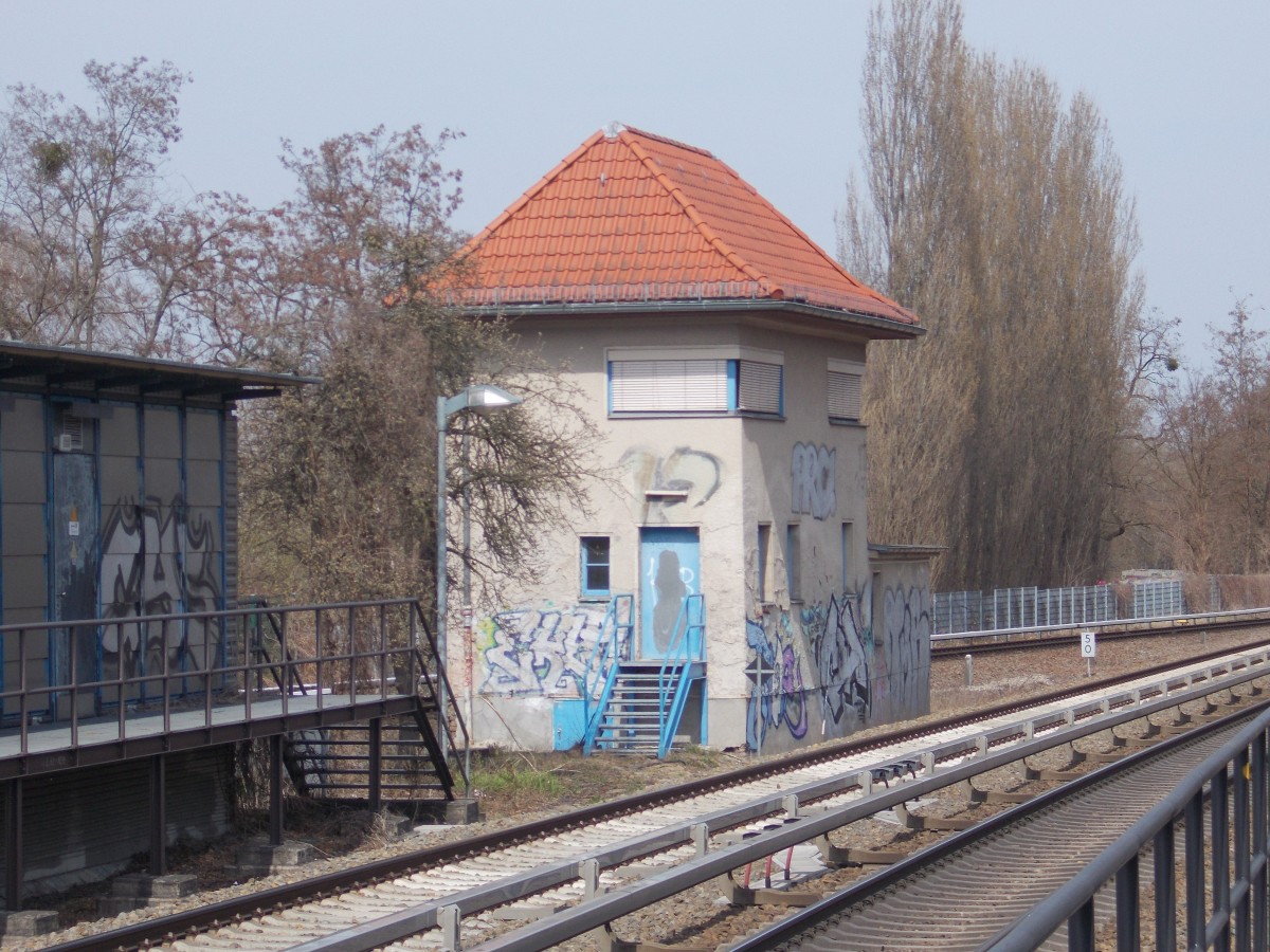 Ehemaliges Stellwerk am S-Bahnhof Berlin Priesterweg am 11.April 2015.