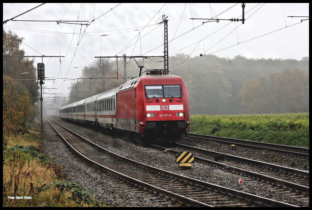 Eigentlich hätte um diese Zeit kein IC kommen dürfen. Es könnte aber der stark verspätete  IC 240 von Berlin nach Holland gewesen sein. 101071 kam damit am 7.11.2017 um 11.11 Uhr durch Lotte.