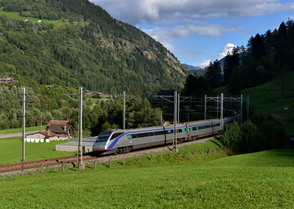 Ein ETR 470 nach Basel am 28.08.2013 bei Varenzo.