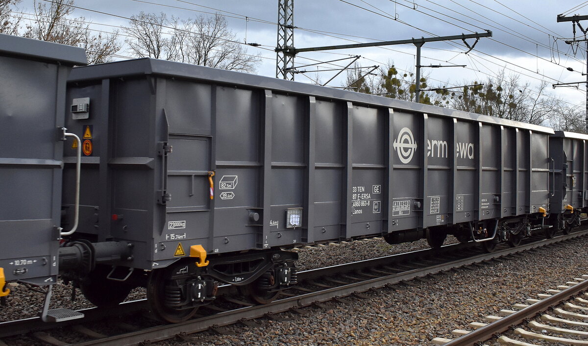 Ein Ganzzug mit relativ neuen französischen Drehgestell-Hochbordwagen vom Einsteller ERMEWAS SA, im Bild der Wagen mit der Nummer 33 TEN 87 F-ERSA 4960 863-8 Eanos (GE) am 19.12.24 Höhe Bahnhof Golm.