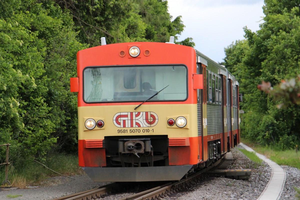 Ein Geisterzug in Lieboch !?

Nein . Im zuge einer Überstellfahrt eines Artverwandten VT70 kam 5070.10 nach Lieboch . Hier zu sehen bei Verschubarbeiten. 16.05.2014