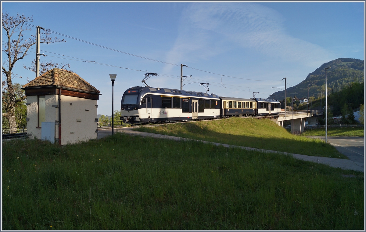 Ein  Mini  MOB Belle Epoque unterwegs von Montreux nach Zweisimmen bei Châtelard VD. 

17. April 2020