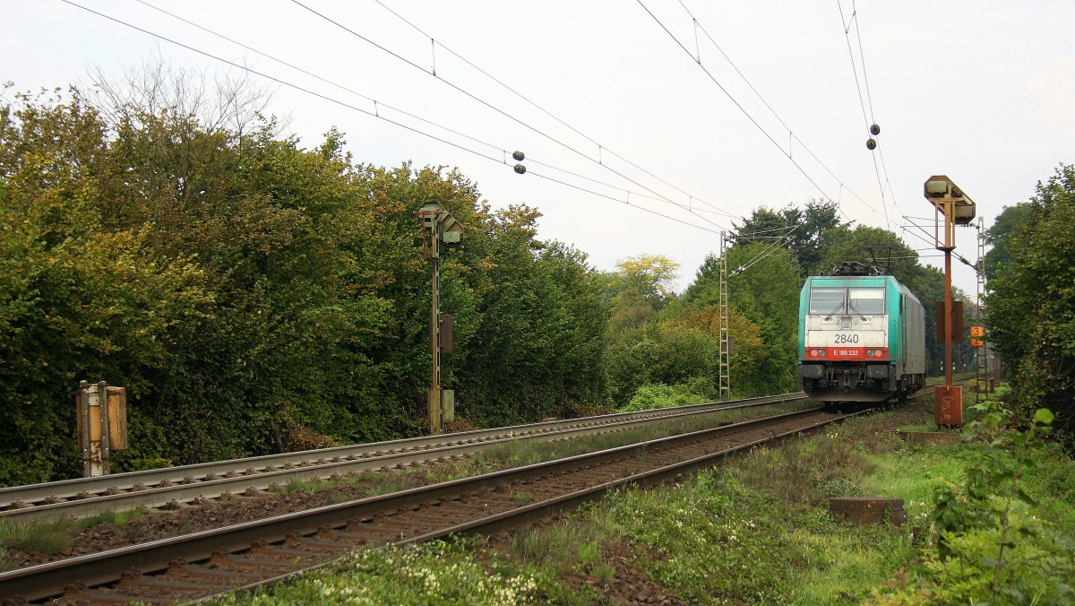 Ein Nachschuss von der Cobra 2840 kommt als Lokzug aus Montzen(B) die Gemmenicher-Rampe herunter nach Aachen-West. Aufgenommen an der Montzenroute am Gemmenicher-Weg bei Sonne und Wolken am Nachmittag vom 14.9.2014.