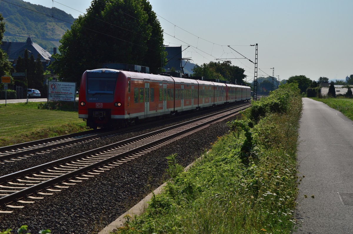 Ein RE8 verlässt gerade Leutesdorf in Richtung Bad Hönnigen auf seinem Weg nach Mönchengladbach.22.8.2015