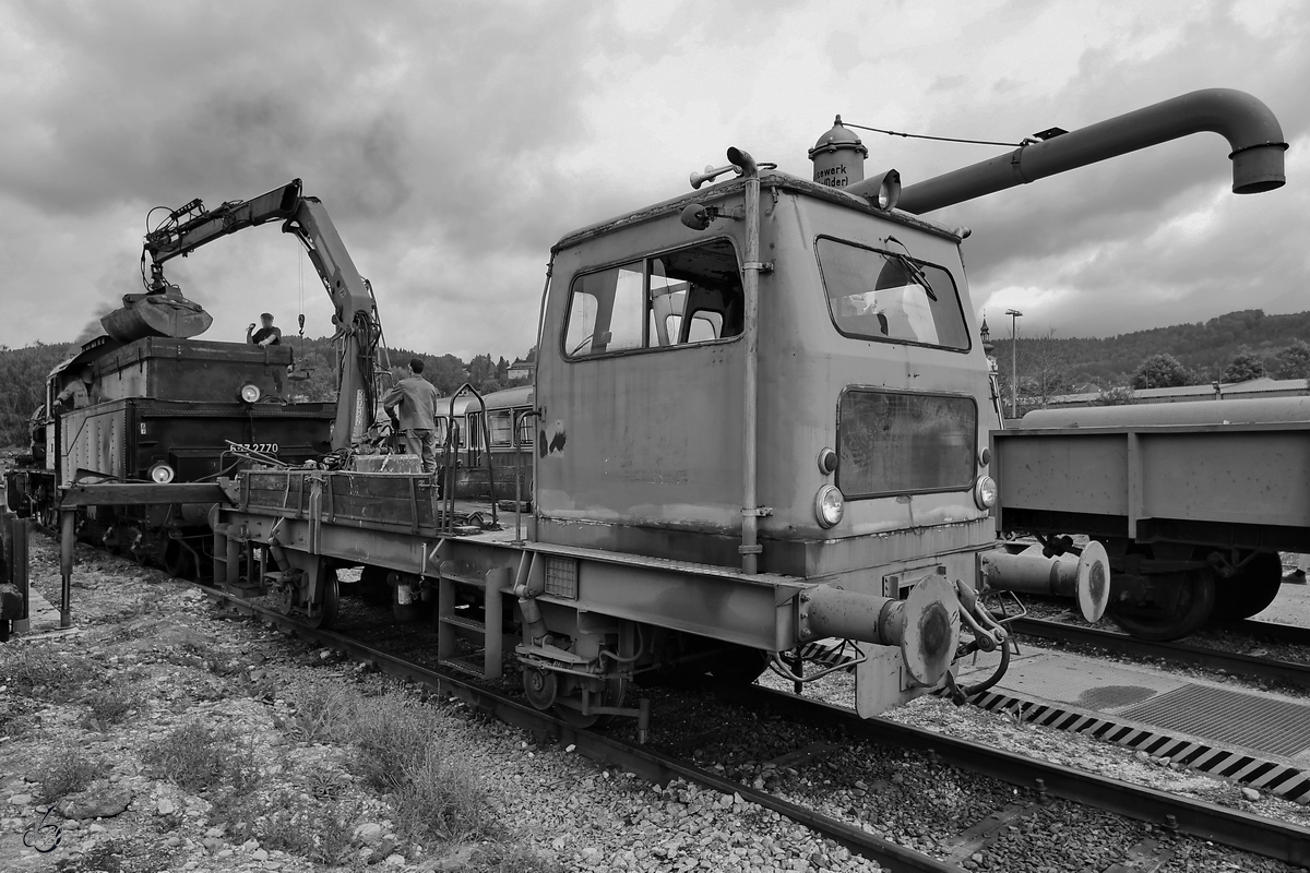 Ein Schwerkleinwagen SKL X953 bei der Arbeit, so gesehen Mitte August 2020 im Lokpark Ampflwang.