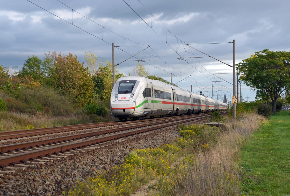 Ein Triebzug der Reihe 412 verkehrte am 11.10.20 als ICE 506 umleitungsbedingt über Dessau Richtung Berlin. Fotografiert in Greppin.