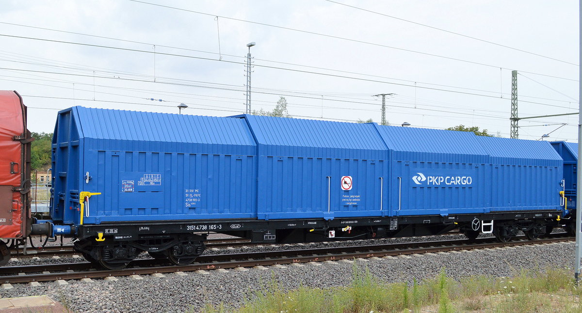 Ein wie neu aussehender (anscheinend noch längere Version als die bisherige Wagengattung Sis der PKP Cargo) Drehgestell-Flachwagen mit Teleskophauben mit der Nr. 31 RIV MC 51 PL-PKPC 4738 165-3 Sis 426 S am 20.07.18 in einem gemischten Güterzug Magdeburg Hbf.