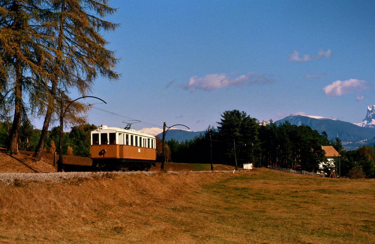 Eine Begegnung mit der Südtiroler Rittner Bahn im Herbst 1985.