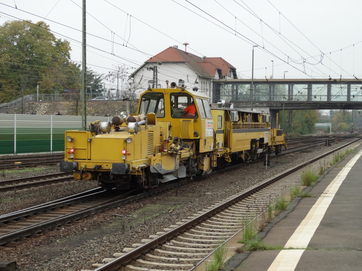 Eine Gleibaumaschiene am 30.10.14 in Mainz Bischofsheim Rbf  