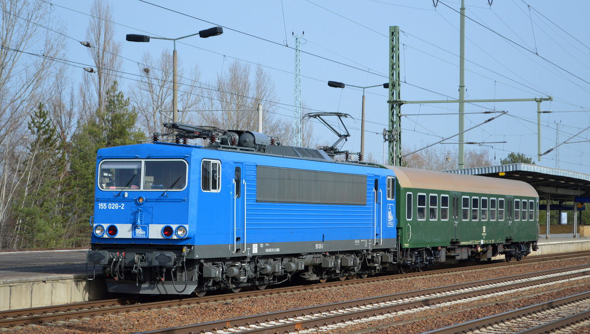 Eine Sonderleistung fand heute mit PRESS  155 026-2  (NVR:  91 80 6 155 211-6 D-PRESS ) und einem firmeneigenen DR Personenwagen vom Typ Byu statt, dabei kam es zu einem Kurzhalt im Bf. Flughafen BER Terminal 5 wo der Tf noch mal im Wagen nachschaute ob als in Ordnung ist, 24.02.21 Nochmals Grüße an den Tf !!!!