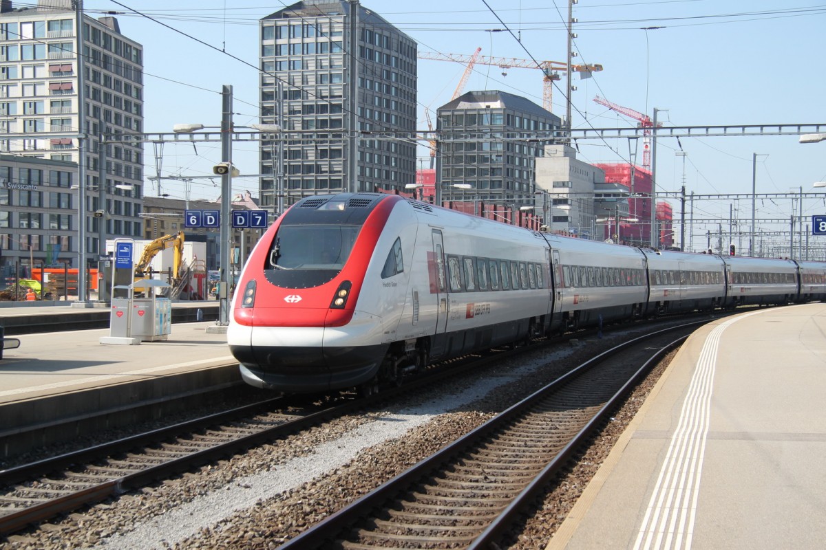 Einfahrt eines ICN in den Hbf.Zürich am 17.03.16