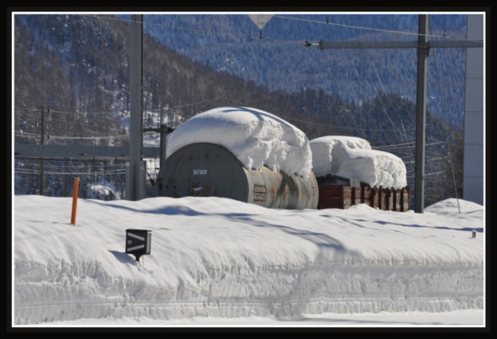 Eingeschneit in Bever. (22.02.2014)