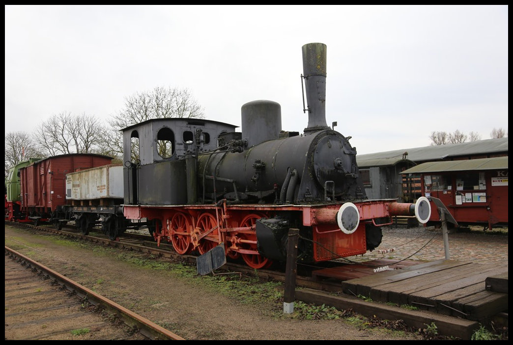 Eisenbahnmuseum Gramzow am 7.12.2024: Diese T 3 von Henschel kam einst als KPEV Cassel Nr. 6169 in den preußischen Eisenbahn Dienst.