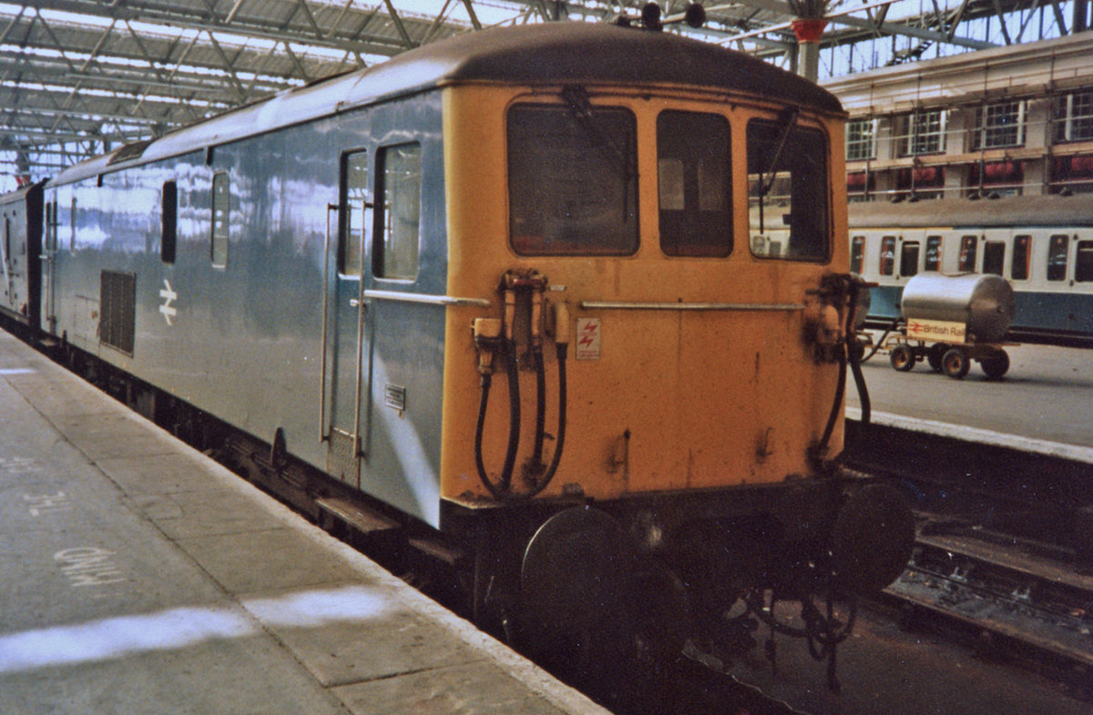 Electro Diesel Class 73/1 73119 rests at Waterloo station July 1987. 