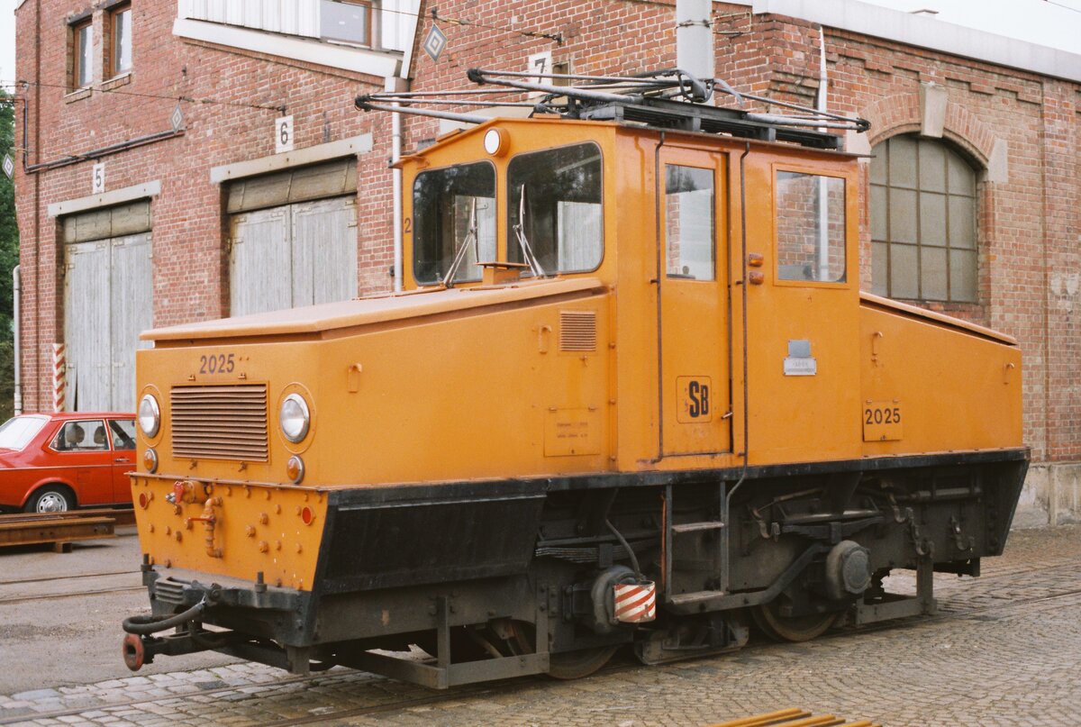 Ellok 2025 der SSB vor dem früheren Möhringer Wagenschuppen der Filderbahn. Datum unbekannt