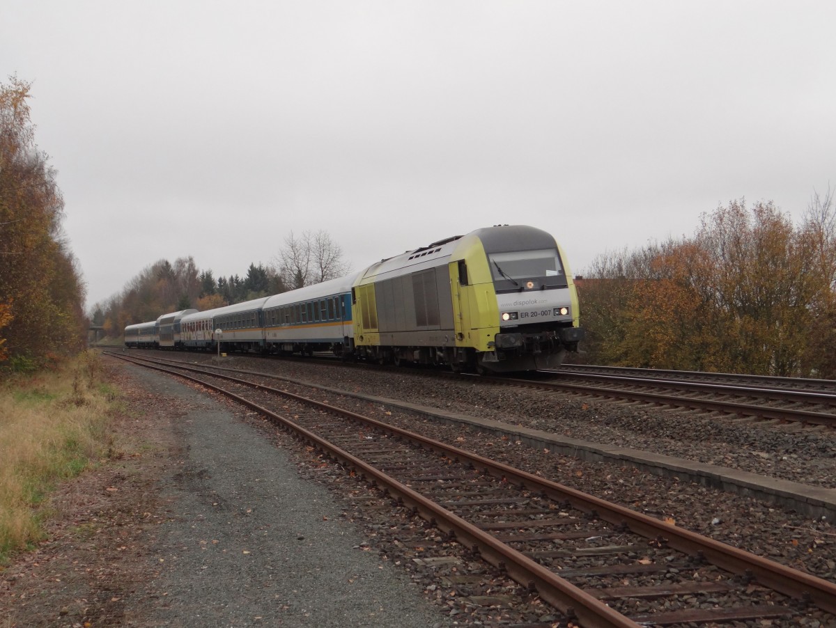 ER 20 007 mit einem ALEX zu sehen am 11.11.14 bei der Einfahrt in Marktredwitz.