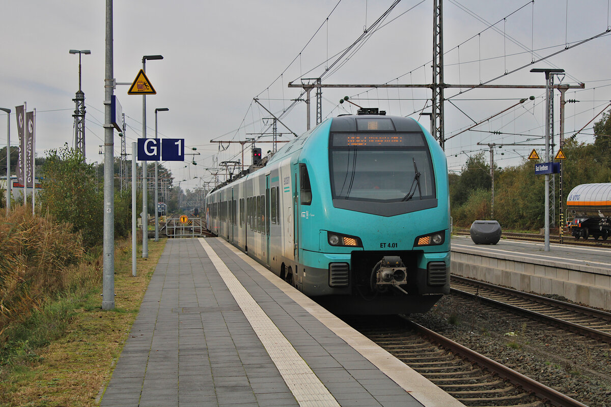 ERB 2429 011 erreicht Bad Bentheim auf seiner Fahrt als RB61 von Hengelo nach Rheine. (18.10.2023)