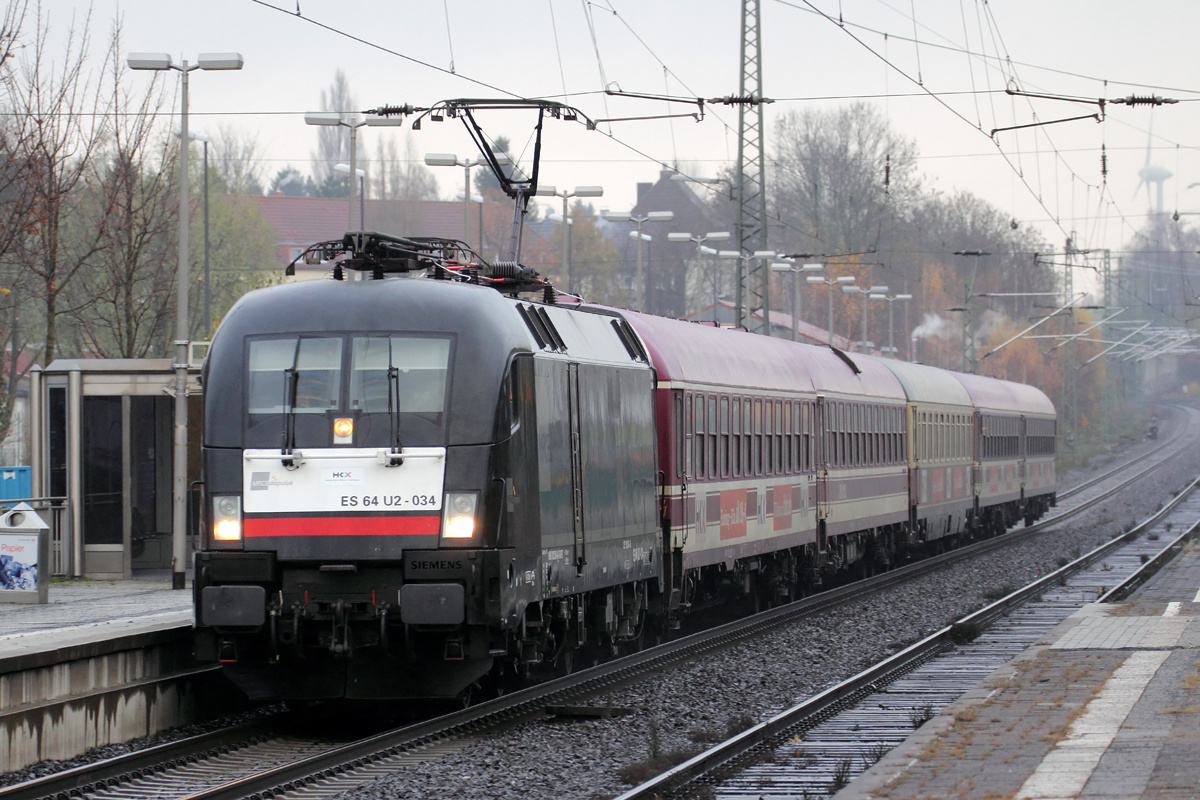 ES 64 U2-034 mit HKX 1800 nach Köln Hbf. bei der Durchfahrt in Recklinghausen 30.11.2013