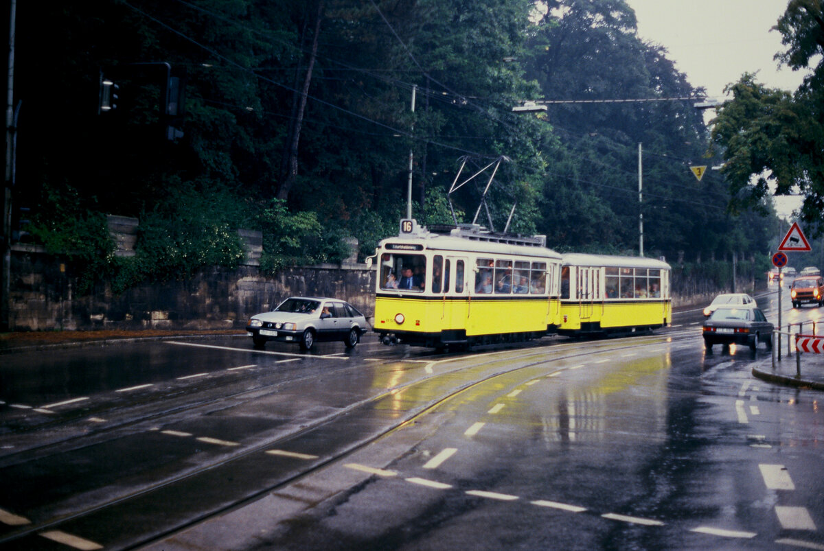 Es gab nur noch eine Sonderfahrt auf der Stuttgarter Neuen Weinsteige, und das war sie mit TW 851 und einem BW. Es regnete so sehr, dass das Vorhaben beinahe  ins Wasser fiel . Wichtig wäre mir, ein Datum hinzuzugeben. Wer weiß weiter?