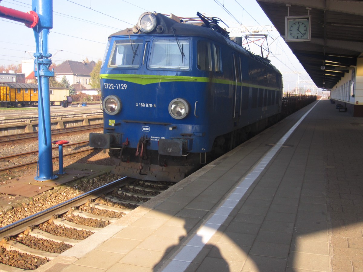 ET22-1127 in Bahnhof Zbaszynek, 04.11.2015