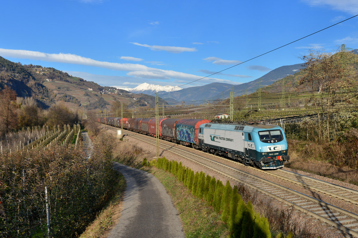 EU43 001 mit DGS 44221 am 15.11.2016 bei Albes. 