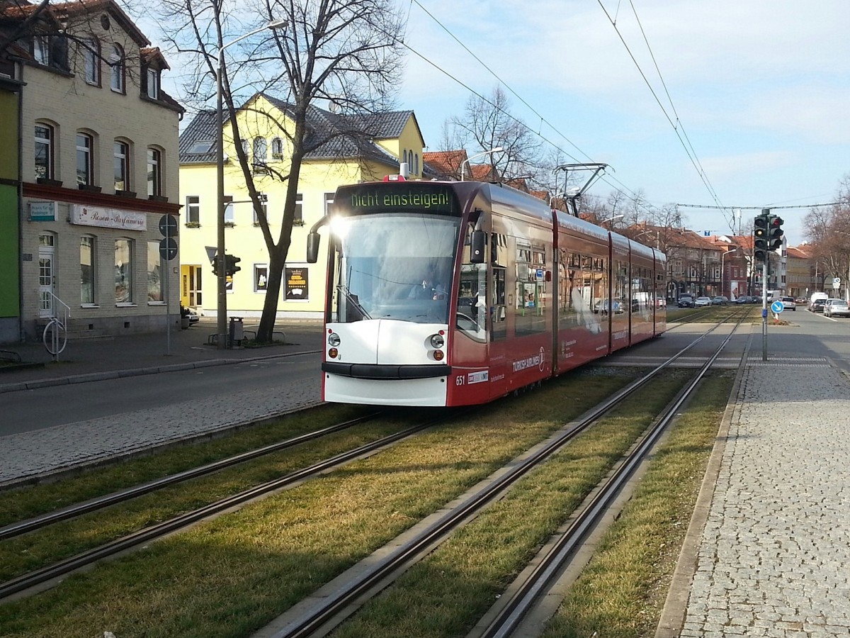 EVAG 651 als Linie 5 vom Zoopark kommend, endete am 02.03.2014 wegen dem Karnevalsumzug bereits im Betriebshof in der Magdeburger Allee. Hier zu sehen kurz vor der Haltestelle Lutherkirche/SWE.