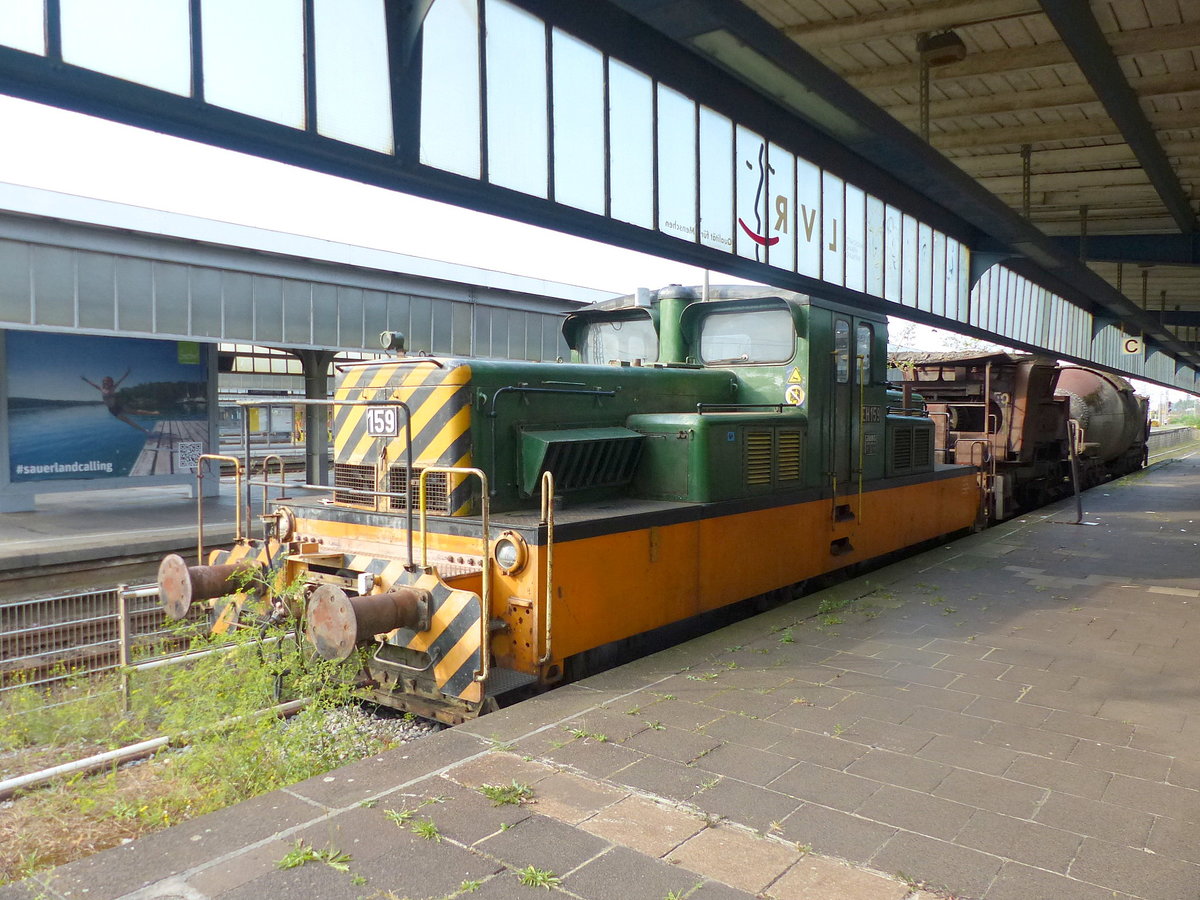 ex. Eisenbahn und Häfen EH 159 (Jung 14117) am 12.08.2020 als Museumszug in Oberhausen Hbf. Zum Museumszug gehört noch ein Schlackepfannen- und ein Torpedo-Roheisenwagen.