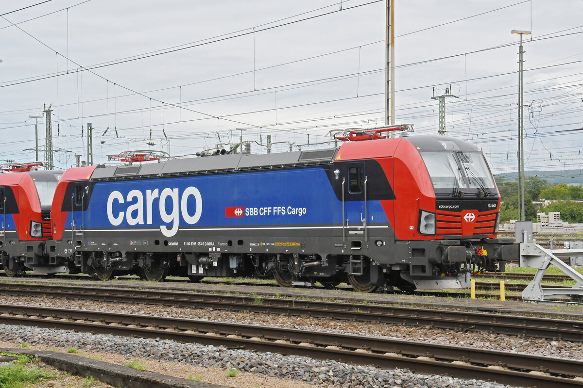 Fabrikneue Siemens Vectron 193 053-6 von SBB Cargo steht am 26.08.2024 auf einem Abstellgleis beim badischen Bahnhof. Aufnahme Basel.