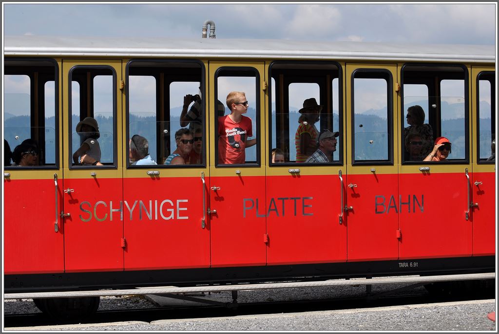 Fahrgste der SPB in Breitlauenen. (06.07.2013)