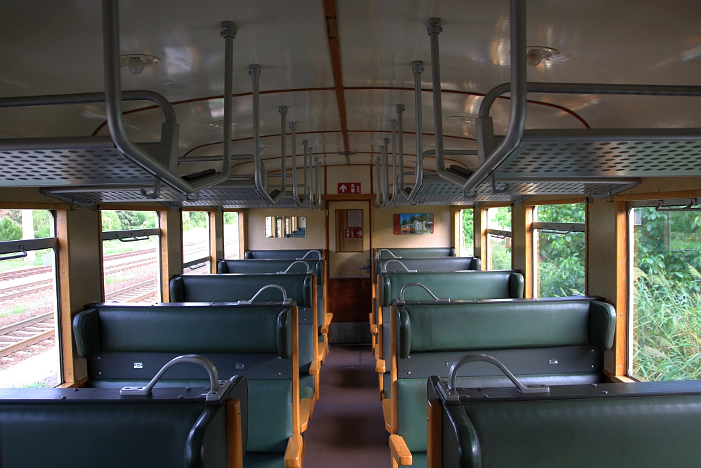 Fahrgastraum des NBIK 4042.01, aufgenommen am 17.August 2019 während der Fahrt als SLP 17034 (Korneuburg - Wien Westbahnhof).