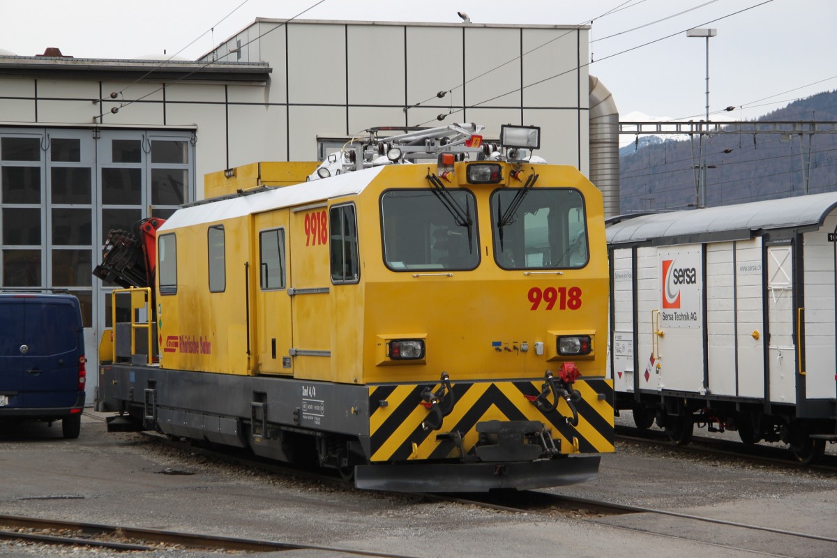 Fahrleitungsturmwagen. Xmf4/4 9918 am 22.02.16 in Landquart.