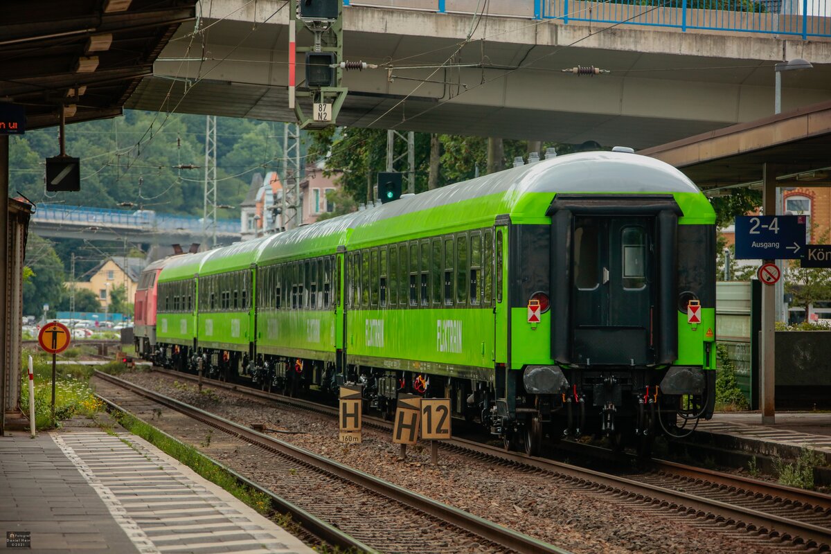 Flixtrainwaggons in Königswinter, Juli 2021.