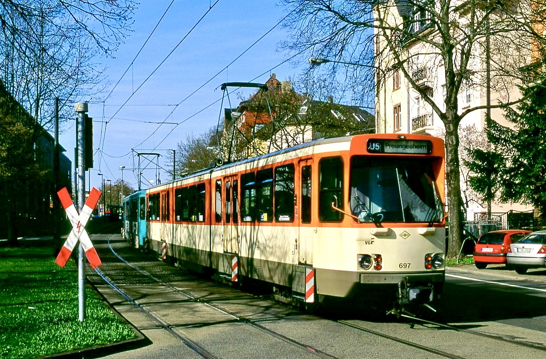 Frankfurt 697 + 707, Eckenheimer Landstraße, 07.04.2010.
