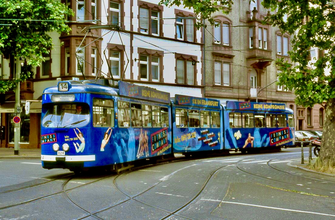 Frankfurt 824, Südbahnhof, 01.06.2001.
