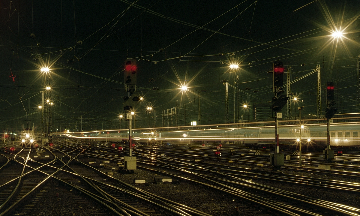 Frankfurt Hbf, Sommer 1989.