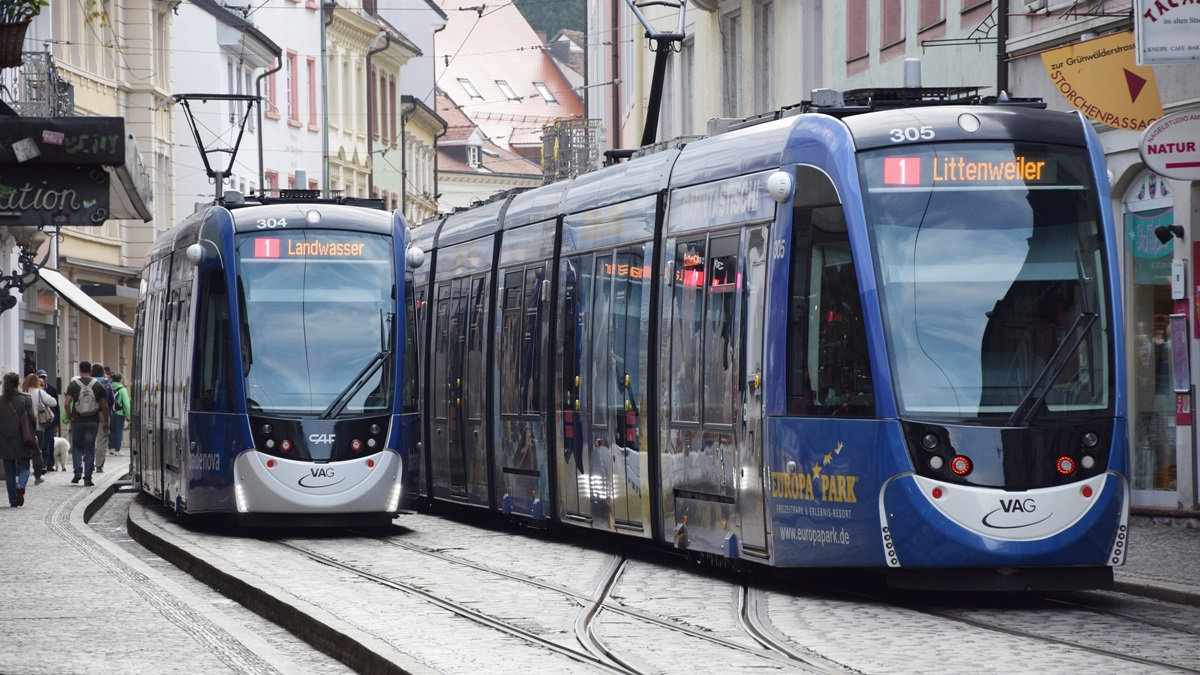 Freiburg im Breisgau - Straßenbahn CAF Urbos 304 und 305 - Aufgenommen am 01.09.2018