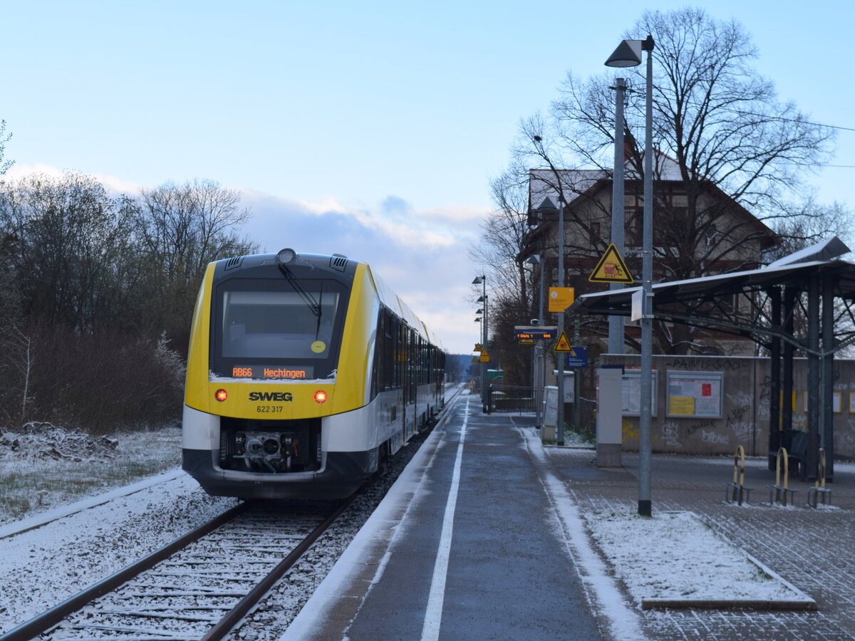 Frommern am 07.04.2021 mit 622 317 als RB in Richtung Tübingen