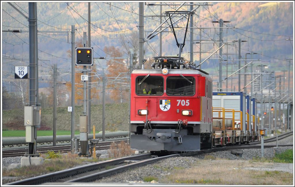 Ge 6/6 II 705  Pontresina/Puntraschigna  in Zizers. (06.11.2015)